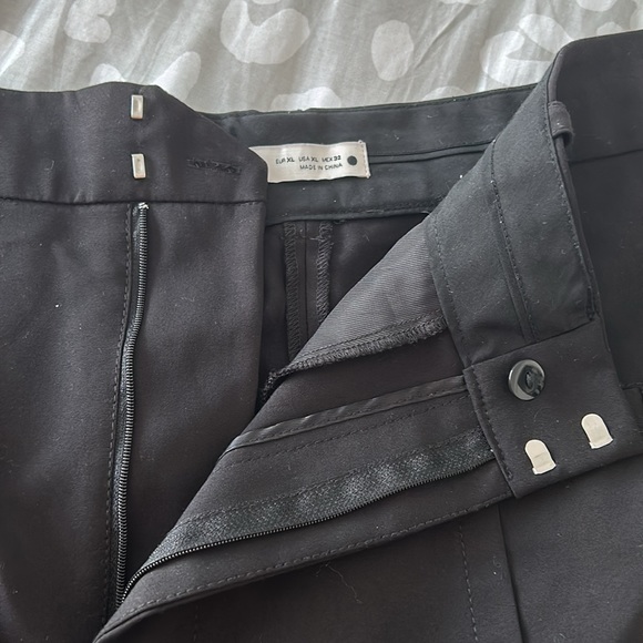 ZARA XL DRESSY SHORTS - Picture 3 of 3